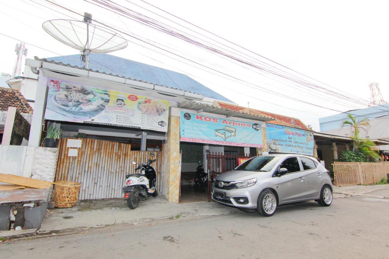 Arjuna Hostel Semarang Eksteriør billede